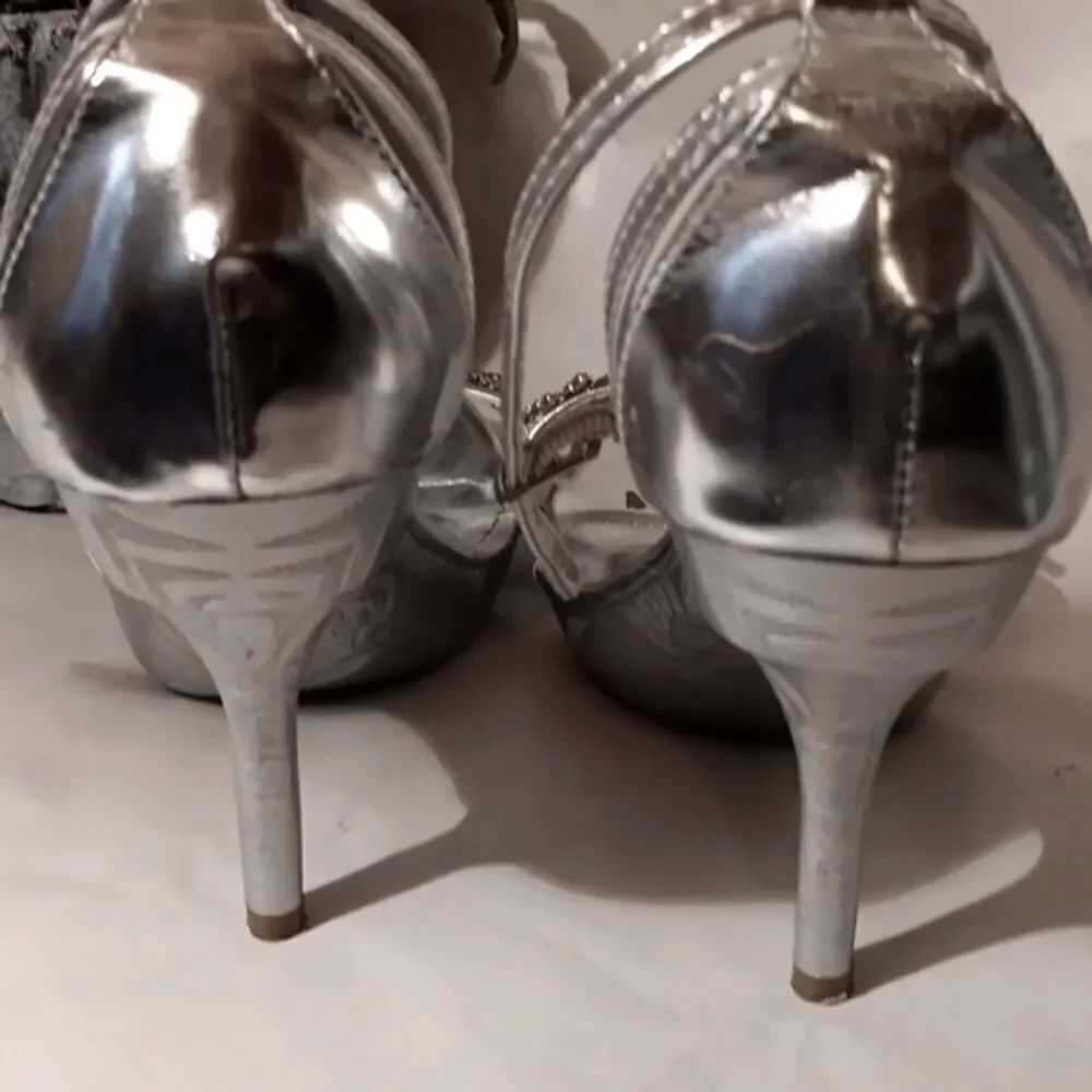 TOP Moda Silver Heels - Picture 9 of 12